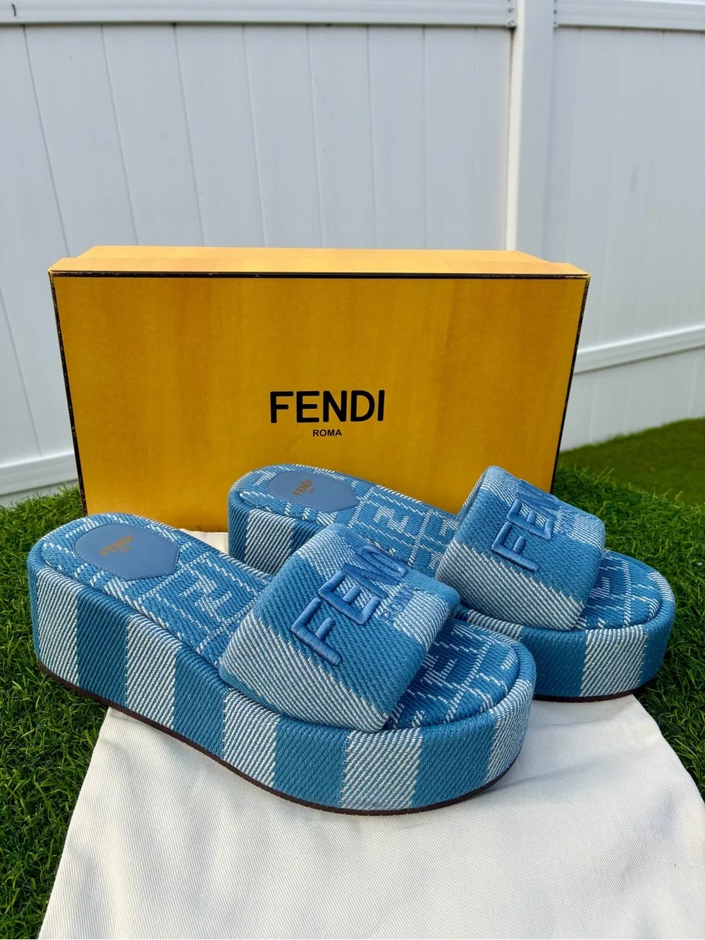 FENDI SUNSHINE STRIPED DENIM PLATFORM SLIDE SANDALS EMBROIDERED LOGO SZ 38.5 NEW